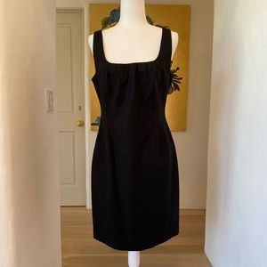Tahari sleeveless little black dress beautiful neck detailing size 10